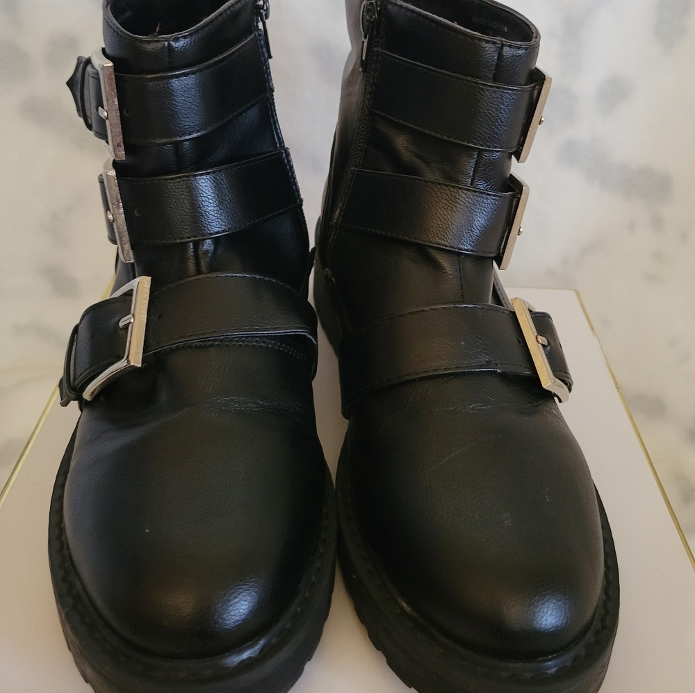 London Rebel multi buckle flat boots in black Size 7 - Picture 4 of 5